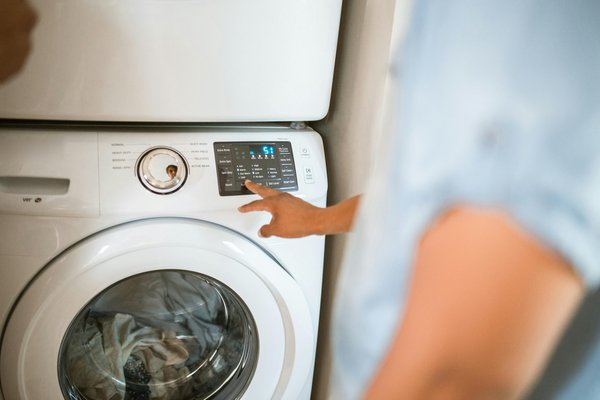 Que faire de l'eau du sèche-linge : des solutions astucieuses !
